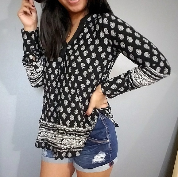 FREE TO BE ME FLORAL PRINT TOP - Picture 9 of 12